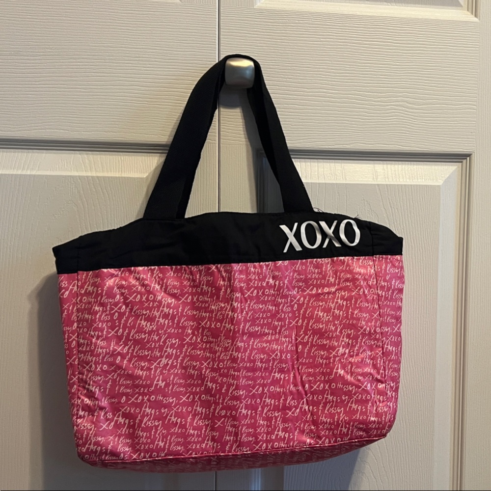 XOXO Vibrant Pink Tote with Black Handles